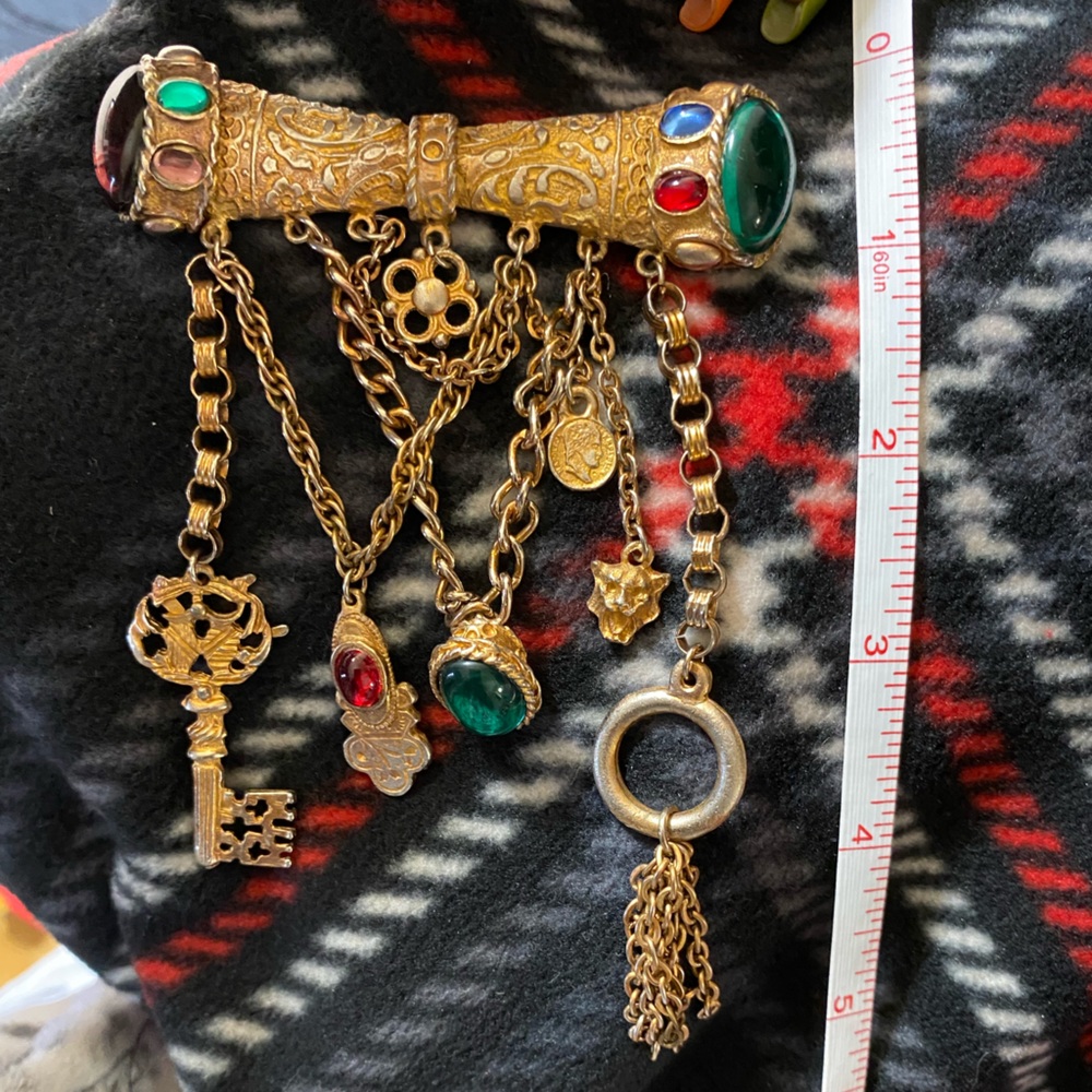 clara studio inc glass gold tone brooch